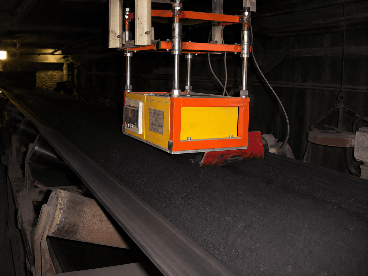 CON-X analyser close-up on coal conveyor